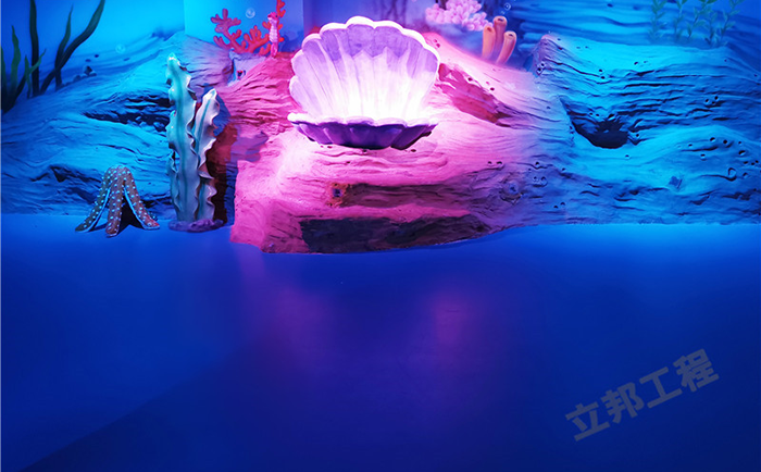 藍(lán)色水泥自流平地面.png