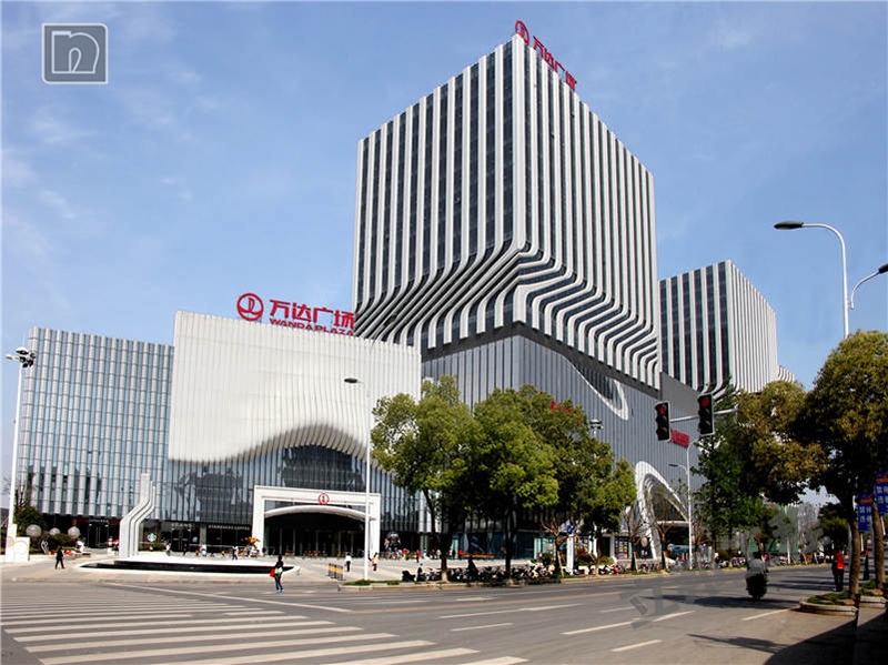 白色商業(yè)建筑真石漆.png